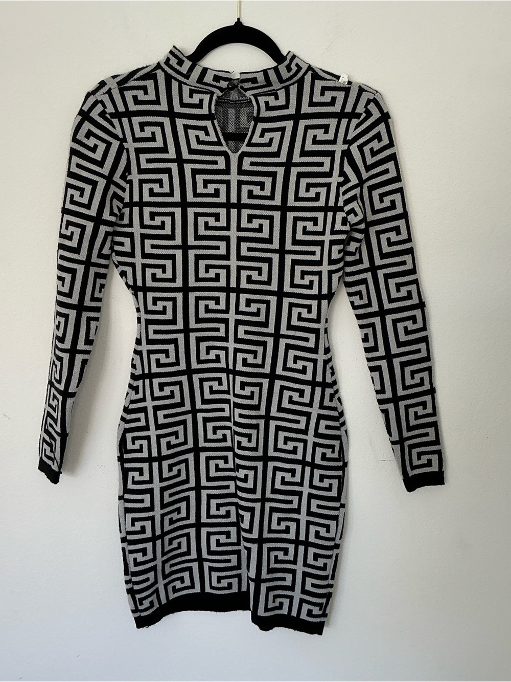 Black and White Geometric Knit Dress - Women's Long Sleeve Size Small - Picture 8 of 8